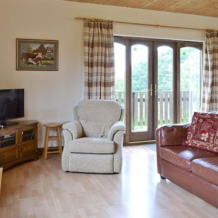Woodside Lodge - Hw7520 Penybont Екстериор снимка