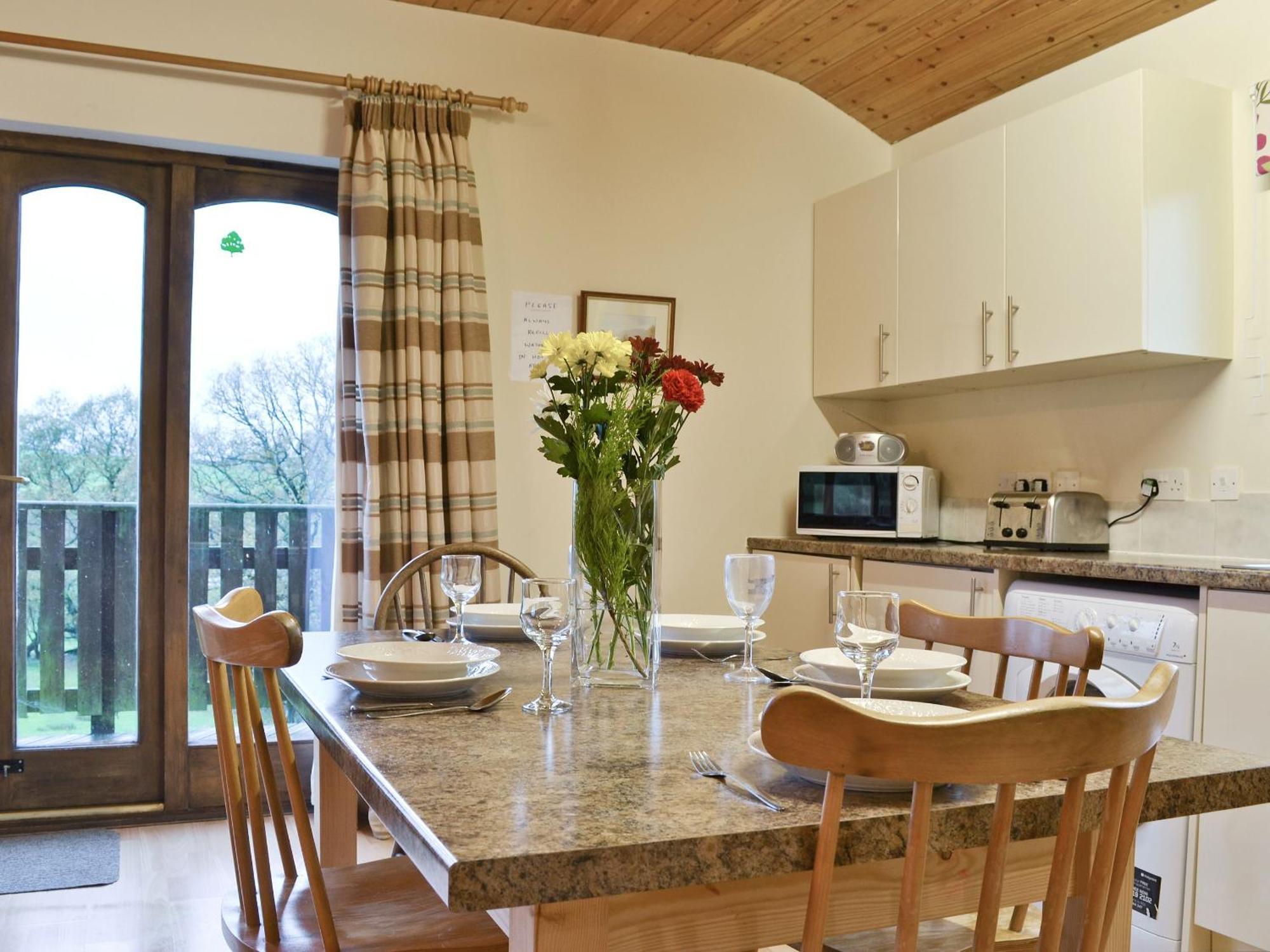 Woodside Lodge - Hw7520 Penybont Екстериор снимка