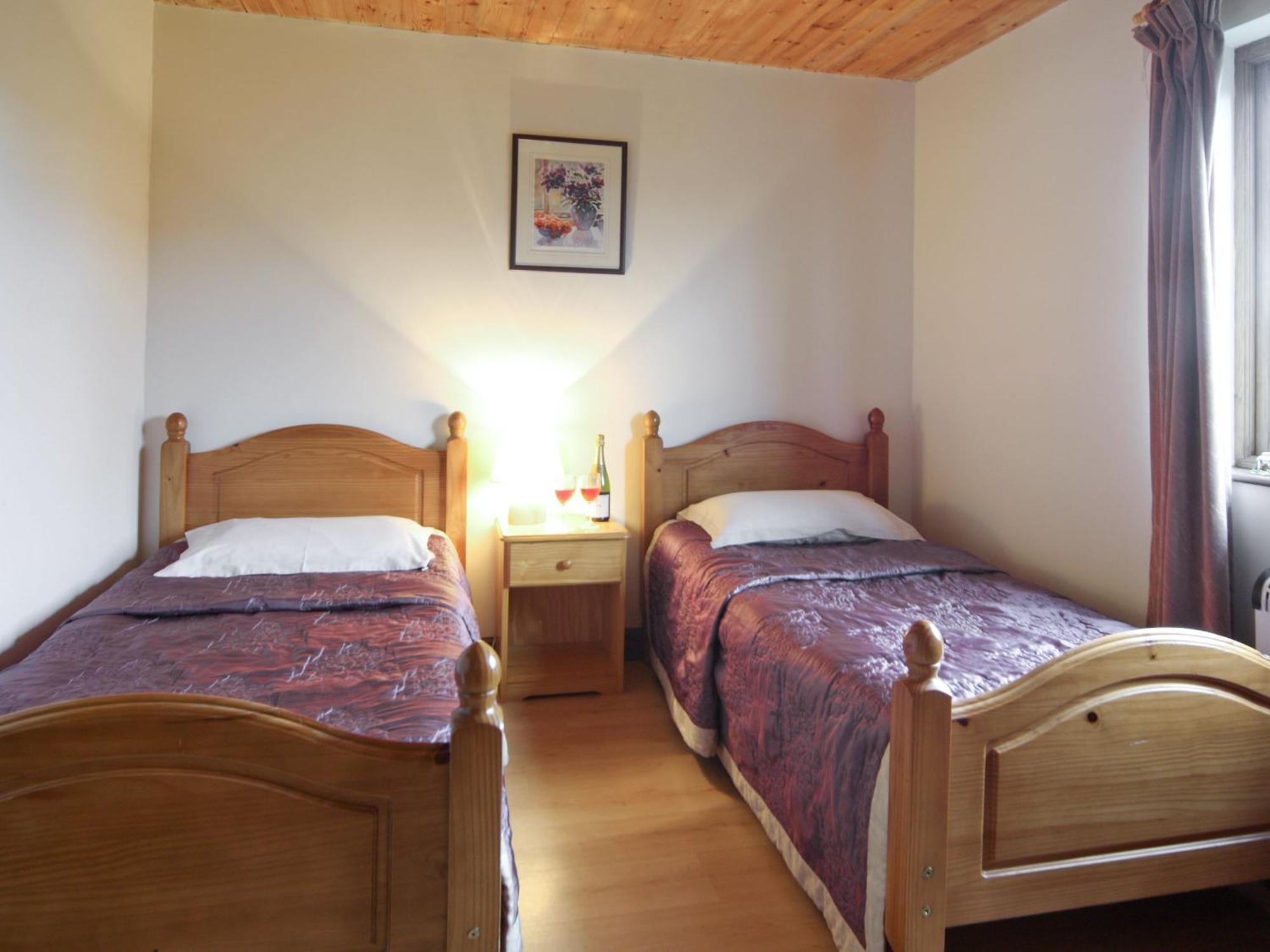 Woodside Lodge - Hw7520 Penybont Екстериор снимка