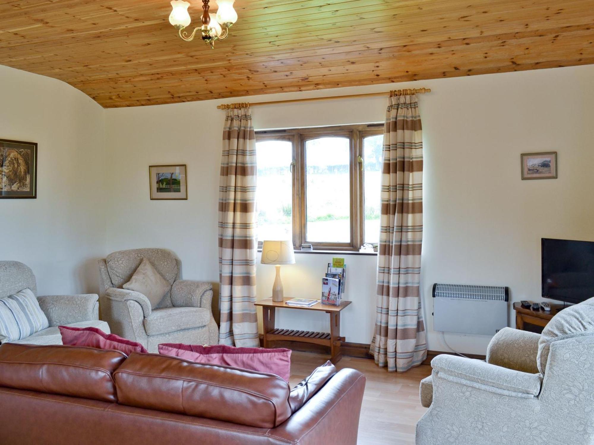 Woodside Lodge - Hw7520 Penybont Екстериор снимка