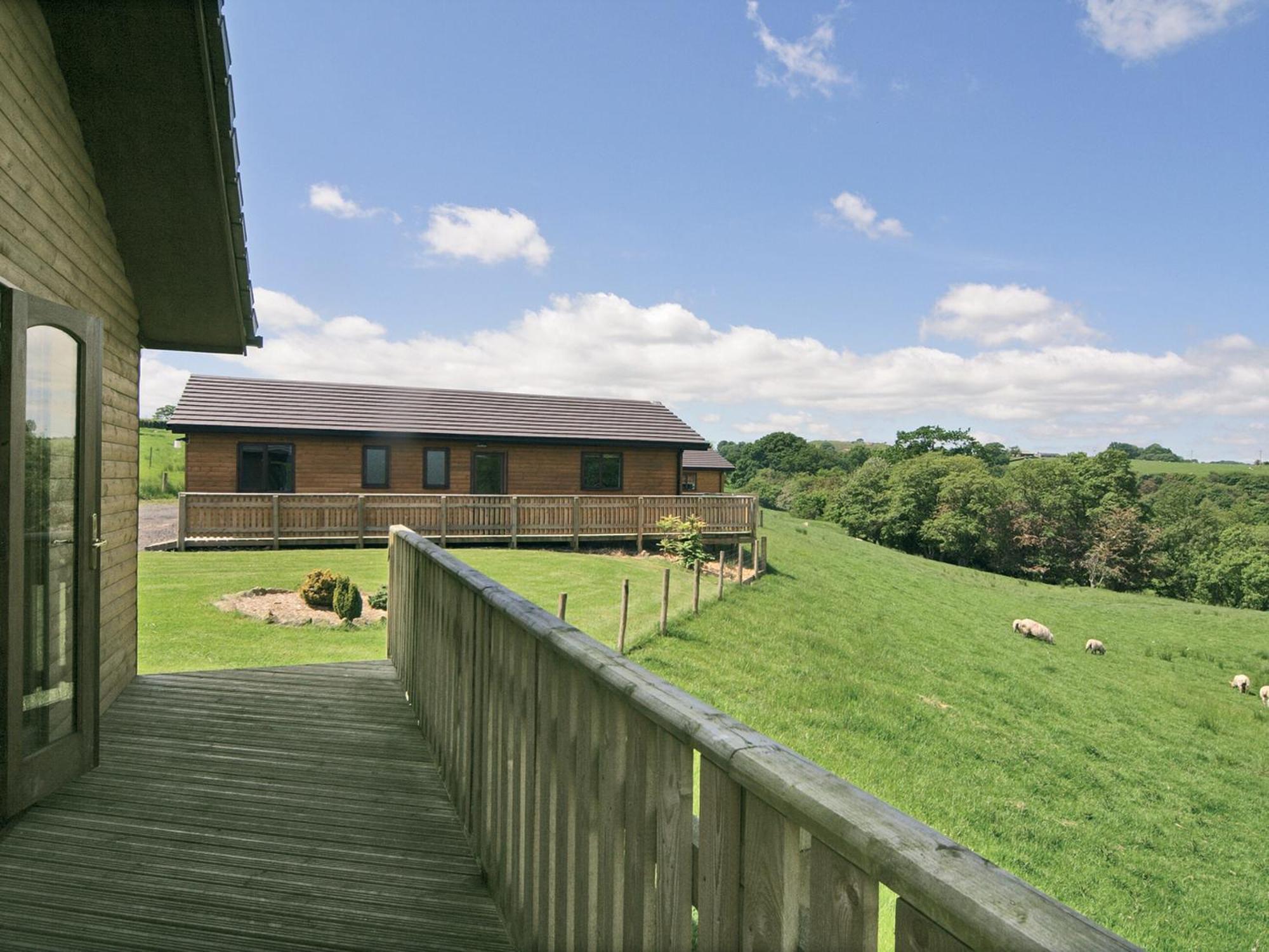 Woodside Lodge - Hw7520 Penybont Екстериор снимка
