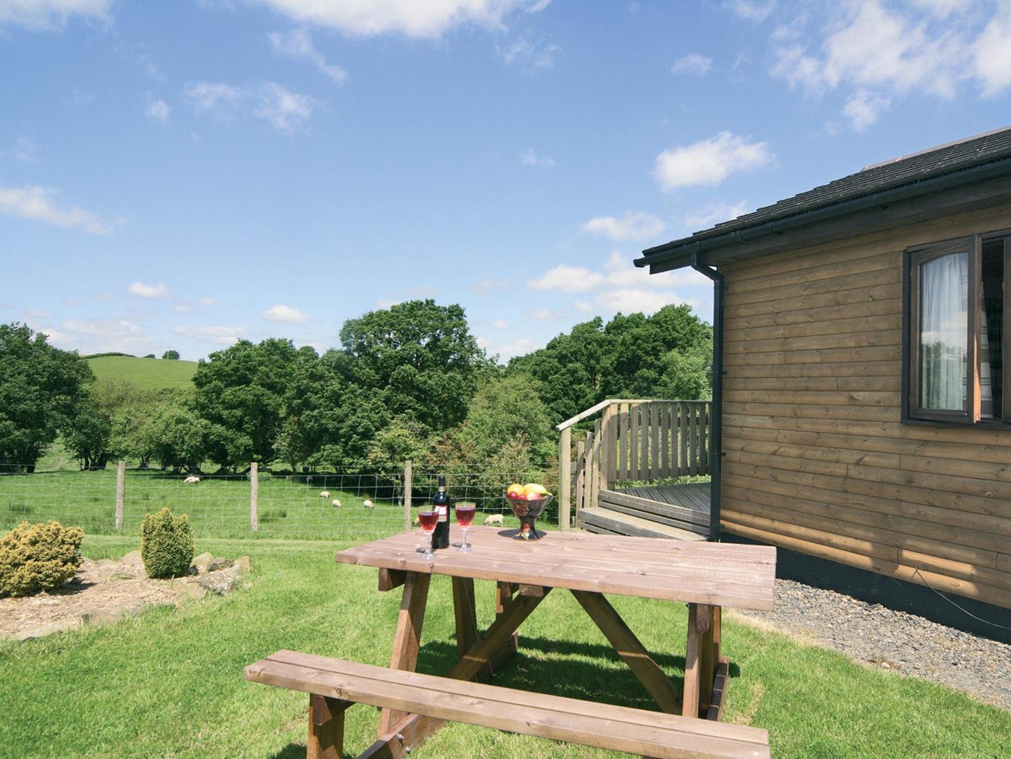 Woodside Lodge - Hw7520 Penybont Екстериор снимка